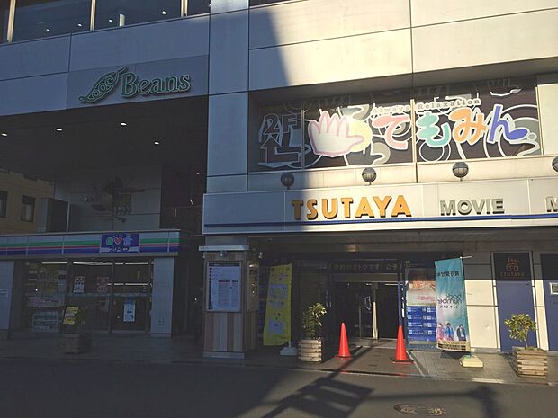 ビーンズ保土ヶ谷 750m スーパー、コンビニ、ビデオレンタルショップ、とんかつ店にカフェ、飲食店やクリニックも入っています。