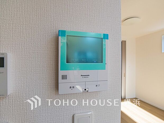 誰が来てもわかる様にモニター付きインターホンを設置。快適と安らぎを合わせた優しい設計。