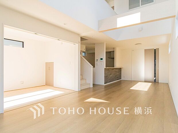 あたたかい日差しがたっぷり降り注ぐLDKは自然と家族の顔があかるい笑顔に。