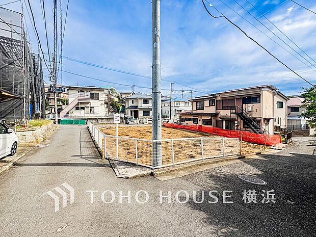 家の良し悪しだけでなく周辺環境も重要なポイント。(2025年10月撮影) B号棟)