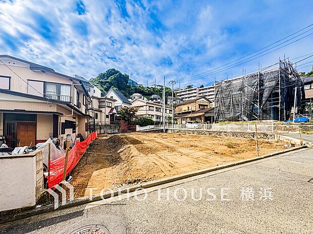 街と住まいが心地よい暮らしを演出します。(2025年10月撮影) A号棟