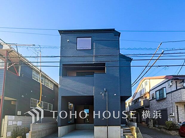 訪れる人の記憶に残るスタイリッシュな邸宅。（パースはイメージのため実際と色柄が異なる場合があります）