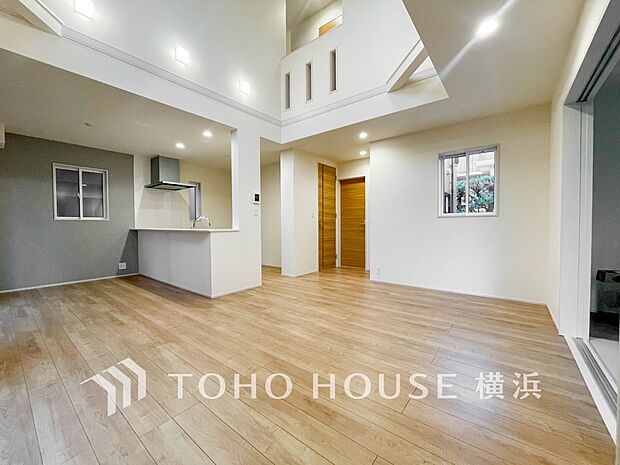 和やかで洗練された空間の演出。寛ぎとコミュニケーションを育む居心地のよい場所。