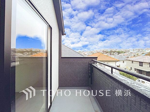 お部屋にも爽やかな風と暖かく柔らかな日差しが差し込み、毎日の暮らしを豊かに彩ります。