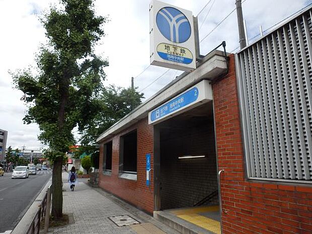 横浜市営地下鉄ブルーライン「港南中央」駅　1200m　港南区役所、警察署、消防署などの行政施設が駅前に集中しています。   