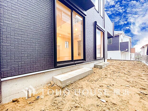 ガーデニングで色とりどりの草花を綺麗に飾ればより一層華やかな空間になります。