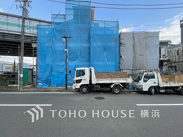 暖かな陽光と爽やかな風がハーモニーを奏でる上質な空間を愉しむ暮らし。（2025年10月撮影）