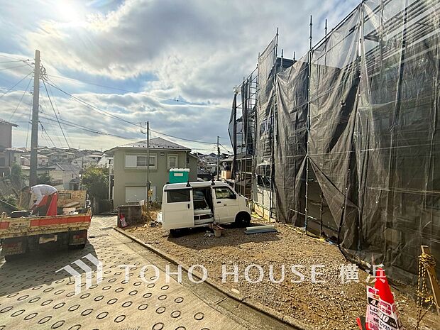 表現された空間は豊かな光と風を纏い、暮らしの時間を豊かにしてくれます。（2025年10月撮影）