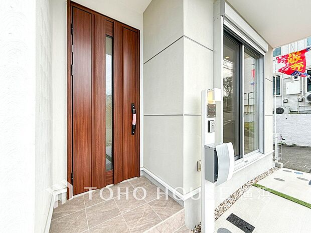 お住まいの顔となる玄関。住まう方のプライドを満たすクオリティを備えています。 