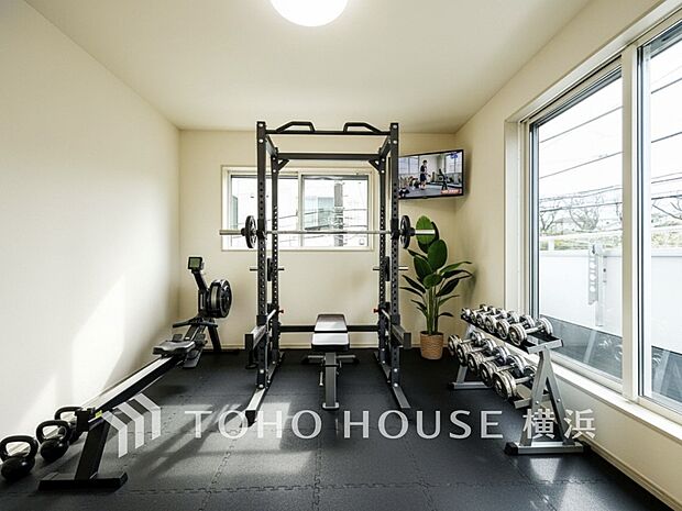 趣味に没頭したり、自分の時間を愉しめる一部屋です。（家具・装飾品はAI加工です）