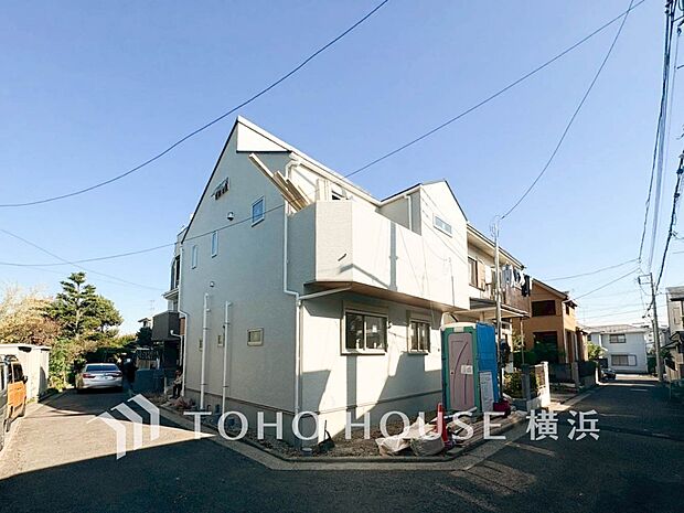 表現された空間は豊かな光と風を纏い、暮らしの時間を豊かにしてくれます。（2025年11月撮影）