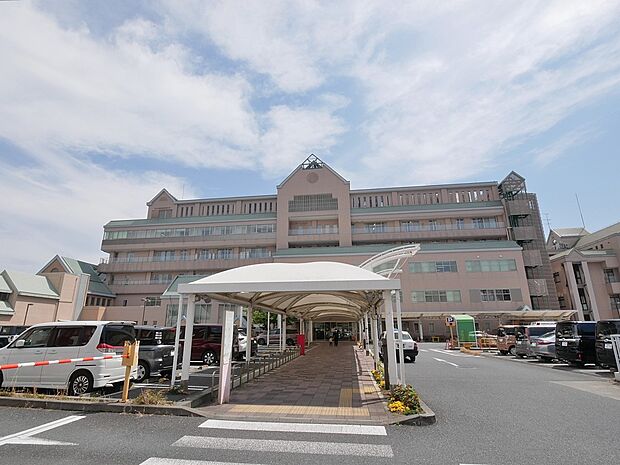 地方独立行政法人神奈川県立病院機構神奈川県立こども医療センター　550m　とても静かで広く、キッズスペースもあり、折り紙コーナー、図書室などがある。こどものための心強い病院。 