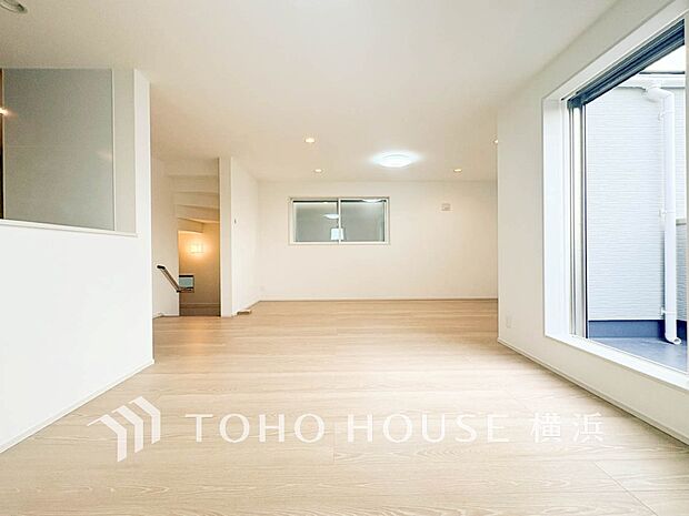 忙しい朝でも、しっかり家族が揃って食事をして頂けるゆとりある大きさのダイニングスペース。