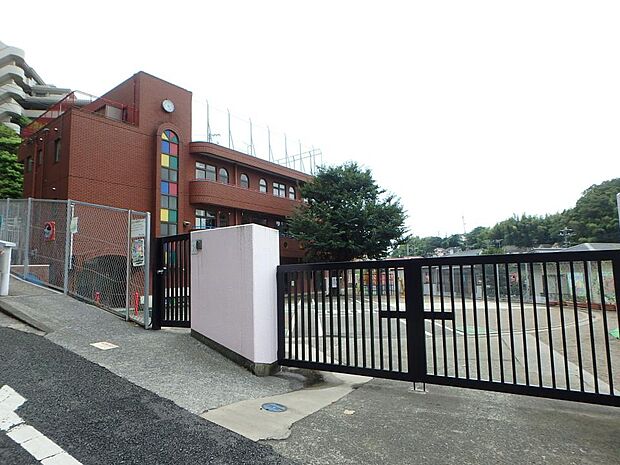 南聖心幼稚園　700m　英語のお勉強に力を入れている幼稚園。給食で朝が忙しいママはお弁当作りがないので助かりますね。   