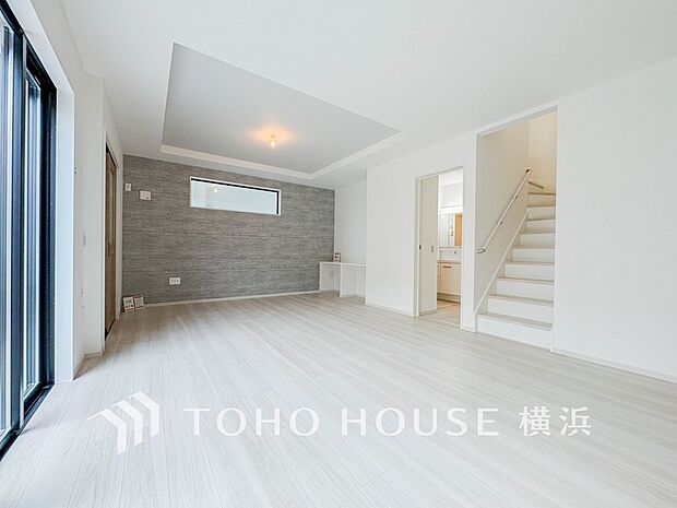 光と風があふれる開放的なリビングダイニングには自然と家族みんなが集まってきます。