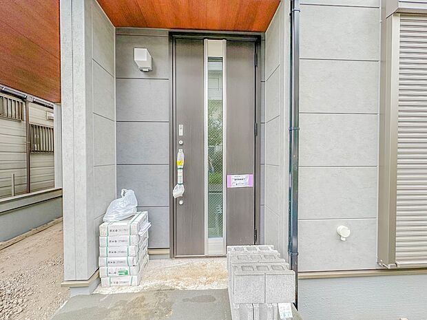 お住まいの顔となる玄関。住まう方のプライドを満たすクオリティを備えています。