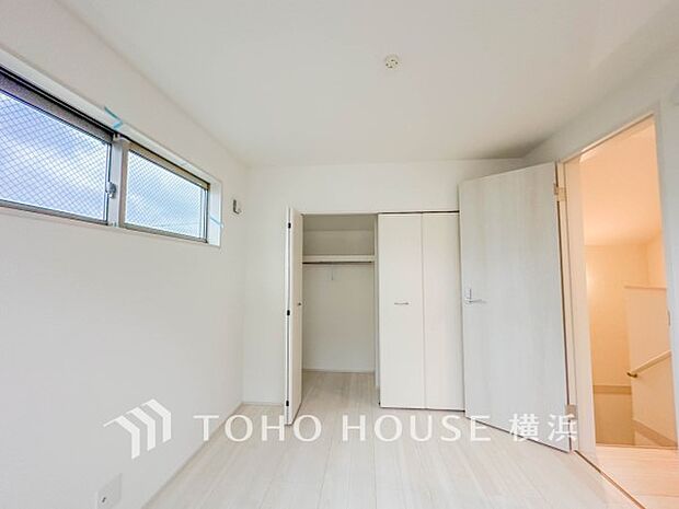 心地よい光と風があふれています。プライベートな自分時間を快適に過ごせるお部屋。