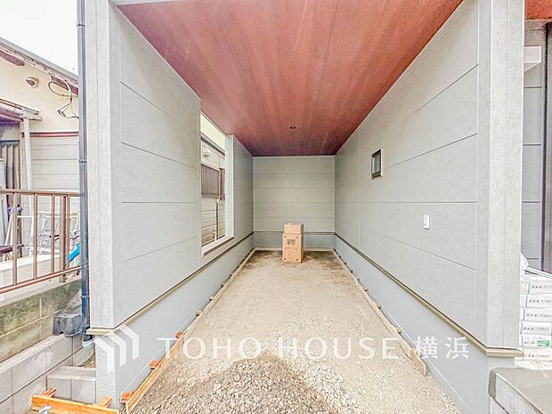 雨や紫外線から大切な愛車を守る、ビルトインガレージはセキュリティ面も安心です。（1号棟）