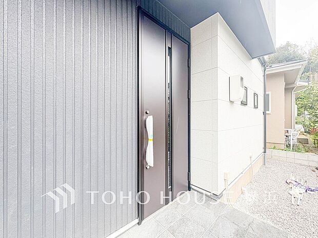 デザイン性の高いエントランスは、住む方のプライドを満たすクオリティ。