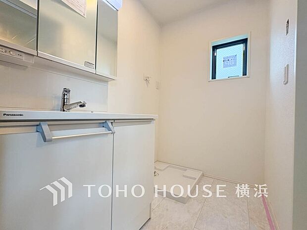 一日の始まりと終わりを心地よく演出してくれる、多彩な機能が備えられたパウダールーム。 2号棟 