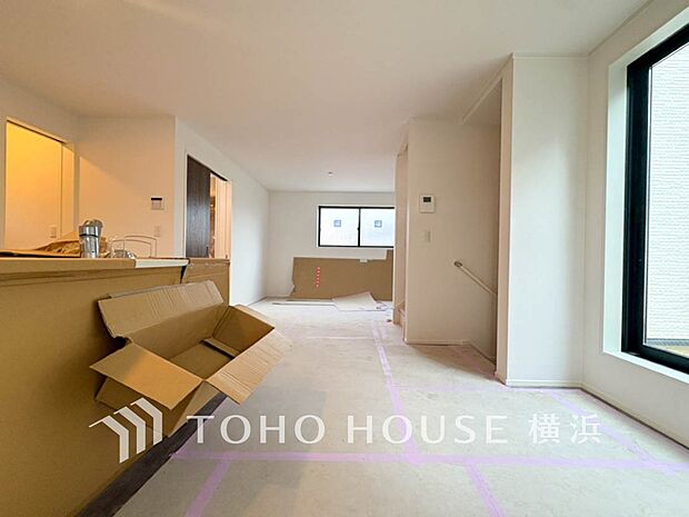 話に夢中になりすぎて、ついつい時を忘れてしまう。そんな束の間の幸せを感じさせてくれる場所。 2号棟 