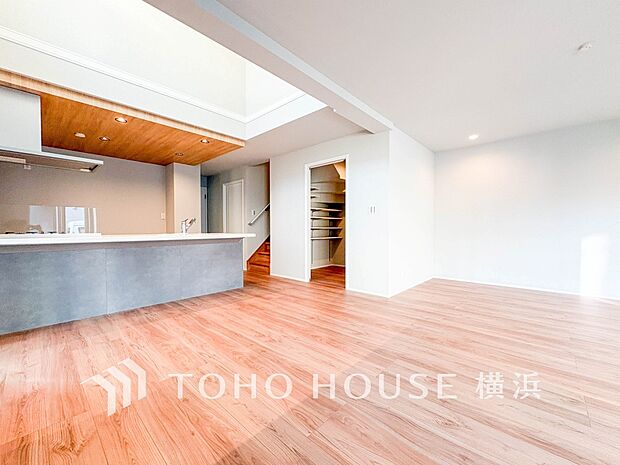 家族と過ごす時間を大切にしたい方にぴったりの明るくゆとりある住空間です。