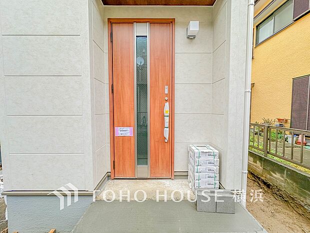 お住まいの顔となる玄関。住まう方のプライドを満たすクオリティを備えています。