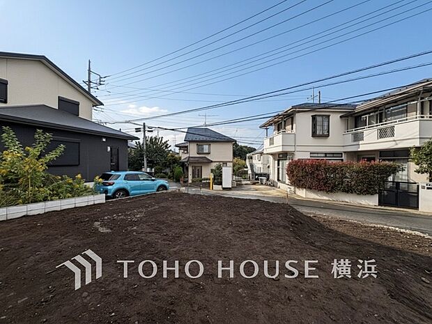 暖かな陽光と爽やかな風がハーモニーを奏でる上質な空間を愉しむ暮らし。(2025年10月撮影)