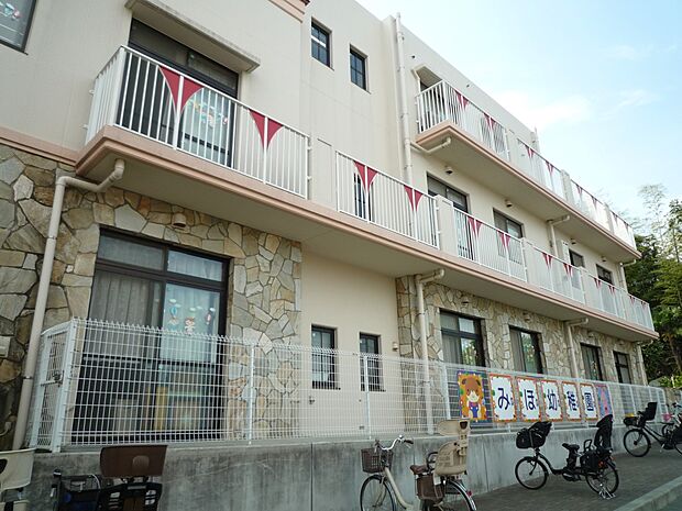 みほ幼稚園 190m 子供達の可能性を引き伸ばす為の教育を行っています。身体能力や感性を引き出します。