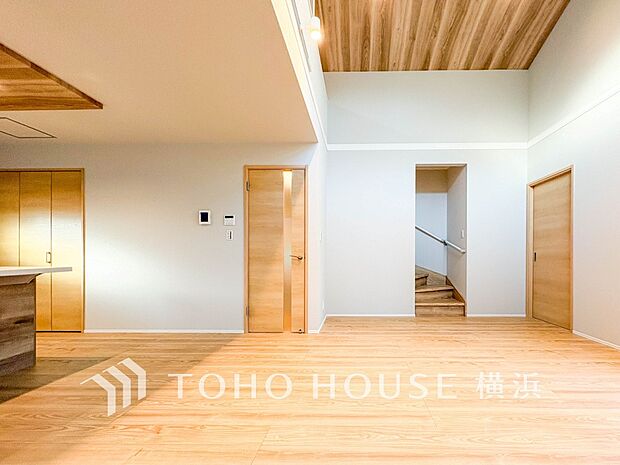 家族と過ごす時間を大切にしたい方にぴったりの明るくゆとりある住空間です。