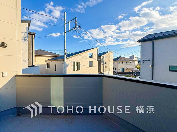 お部屋にも爽やかな風と暖かく柔らかな日差しが差し込み、毎日の暮らしを豊かに彩ります。 2号棟