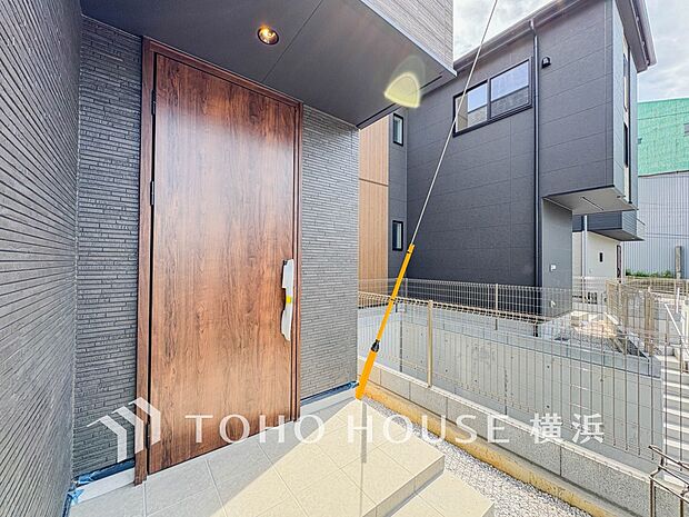 帰宅されるご家族や訪れる方を優しく迎え、安らぎに満ちた生活空間を予感させてくれます。