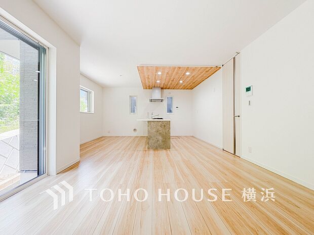 集いの場、憩いの場としての快適性を求めたやすらぎの空間です。