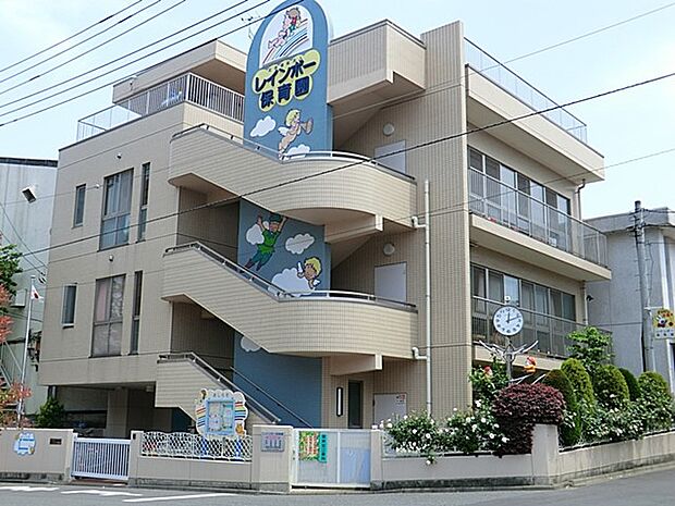 レインボー保育園 550m 思いやりのあるやさしい心、じょうぶなからだ、意欲のある子供を育てる保育園です。