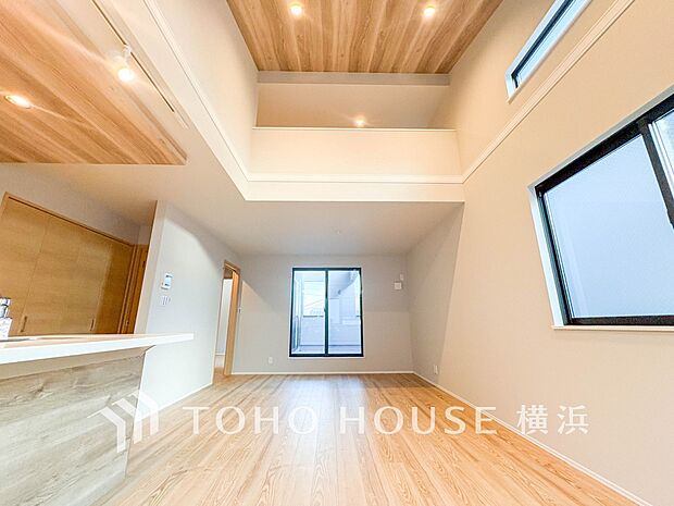 家族と過ごす時間を大切にしたい方にぴったりの明るくゆとりある住空間です。