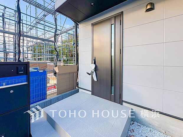 お住まいの顔となる玄関。住まう方のプライドを満たすクオリティを備えています。