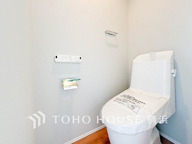 清潔感溢れるトイレ。落ち着いた空間で安らぎのひとときをお過ごしいただけます。