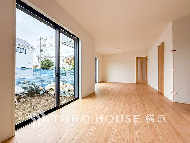 光と風があふれる開放的なリビングダイニングには自然と家族みんなが集まってきます。