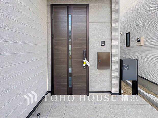 お住まいの顔となる玄関。住まう方のプライドを満たすクオリティを備えています。