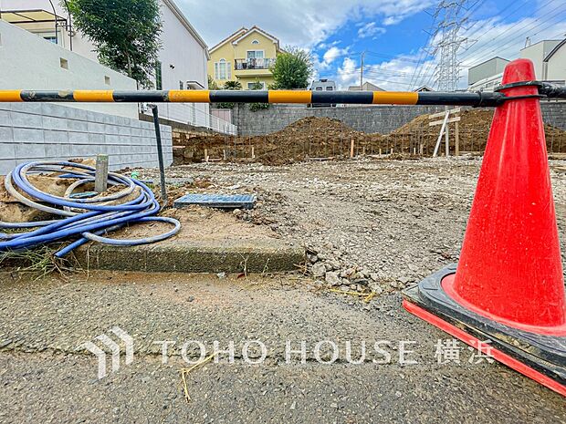 カースペース付きで豊かなカーライフも。（2025年10月撮影）（1号棟）