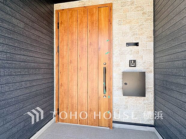 お住まいの顔となる玄関。住まう方のプライドを満たすクオリティを備えています。 