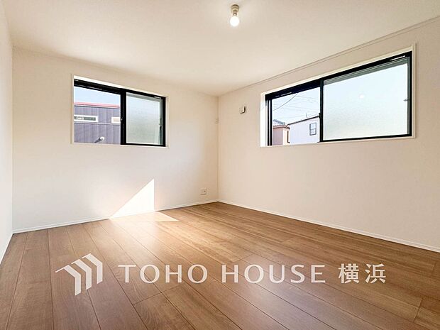 通風・採光にも優れ、心地よい光と風があふれています。プライベートな自分時間を快適に過ごせるお部屋。