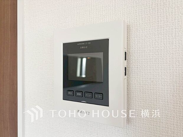 誰が来てもわかる様にモニター付きインターホンを設置。快適と安らぎを合わせた優しい設計。 
