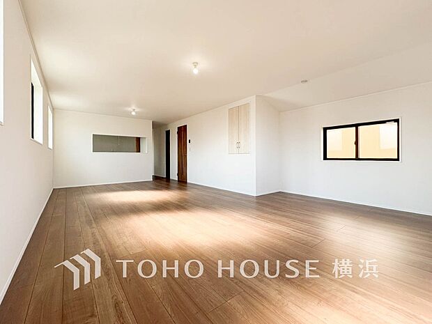 落ち着いた雰囲気に包まれた伸びやかな空間で、ゆったりと家族団らんの時間を過ごせます。