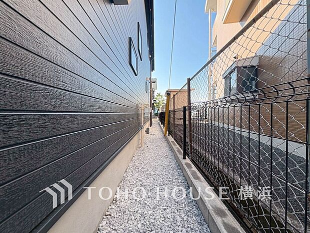 敷地内にもゆとりを感じるスペースがございます。