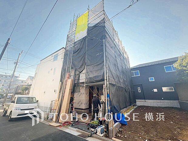 お住まいの顔となる玄関。住まう方のプライドを満たすクオリティを備えています。（2025年10月撮影）