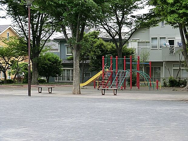 境木第一公園　600m　公園内には遊具や、砂場などがあり、気持ちの良い木陰でのんびり過ごせる公園です。 