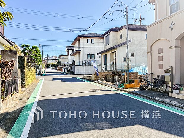 子育て環境、生活利便に優れた住環境に立地し、ゆとりある生活が送れます。(2025年10月撮影)