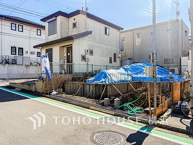 敷地内に駐車スペースがあると、日々の暮らしのをスムーズに運ぶ事が出来ます。（2025年10月撮影）