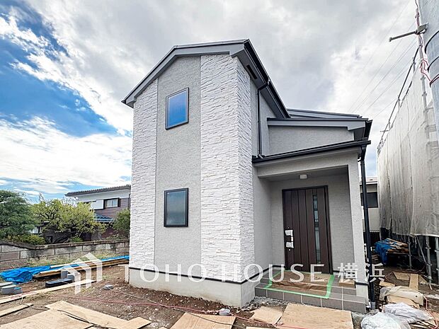 お住まいの顔となる玄関。住まう方のプライドを満たすクオリティを備えています。 